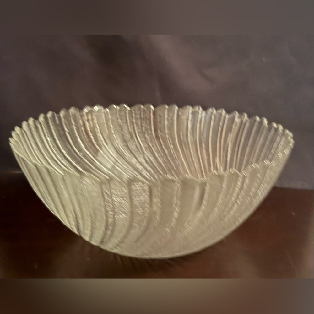 Arcoroc Seabreeze 10” glass serving bowl. France